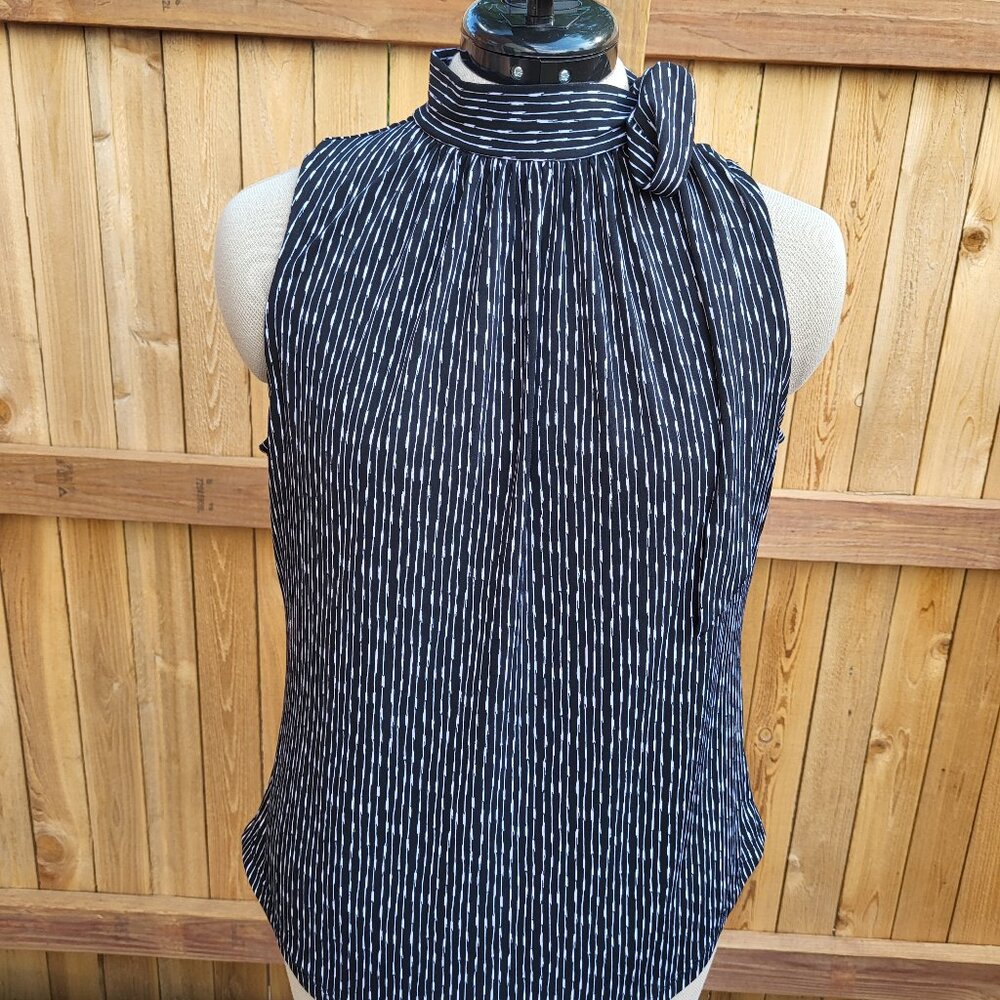 Liz Claiborne women's black white striped knit sleeveless tie neck top Medium